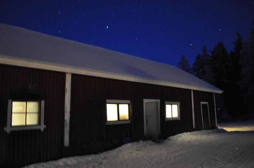 Tuhannen Tarinan Talo Kannuskoski Buitenkant foto
